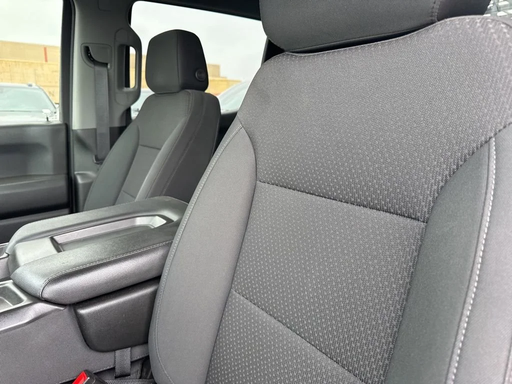 Used 2021 SILVER ICE METALLIC Chevrolet Custom image 8