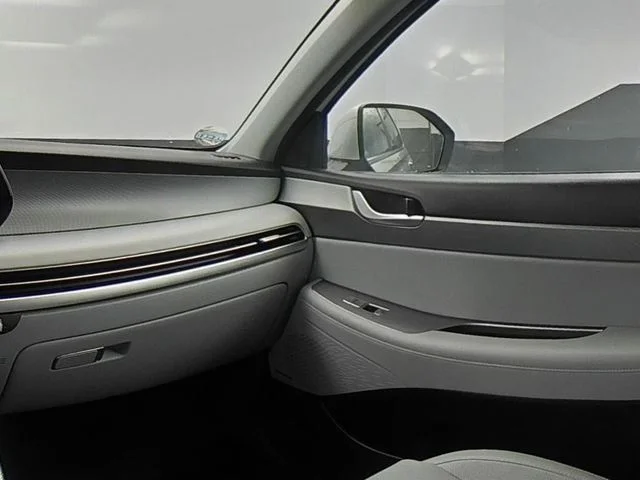 Used 2024 Silver Hyundai SEL image 40