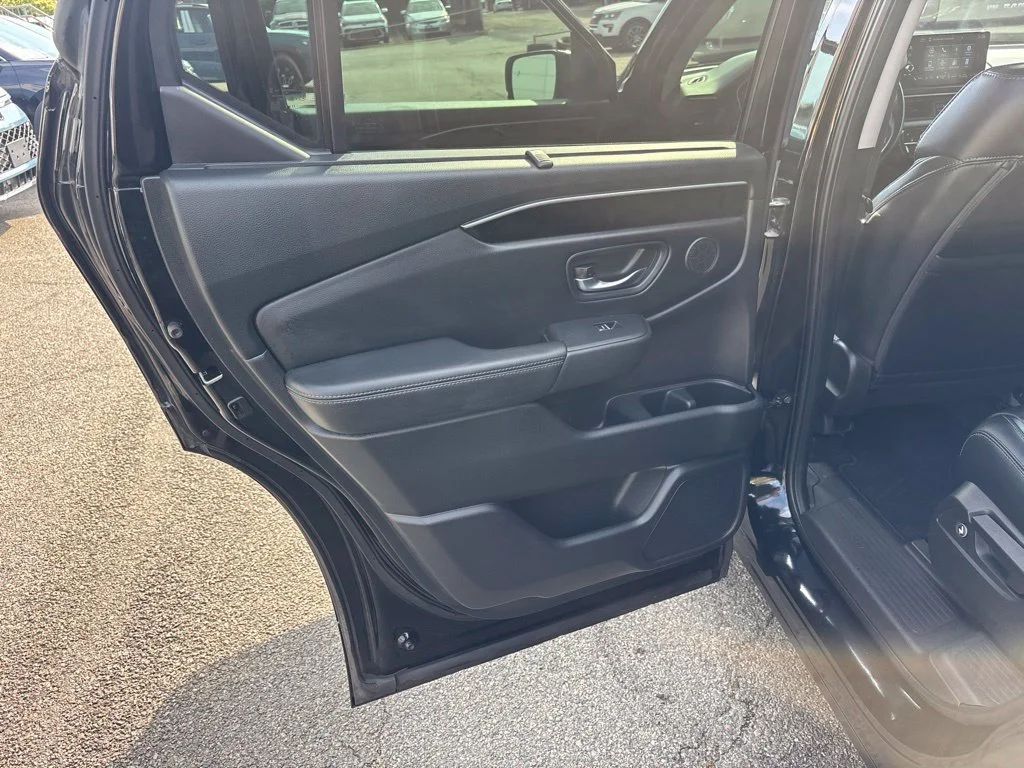 Used 2023 Black Honda EX-L image 19