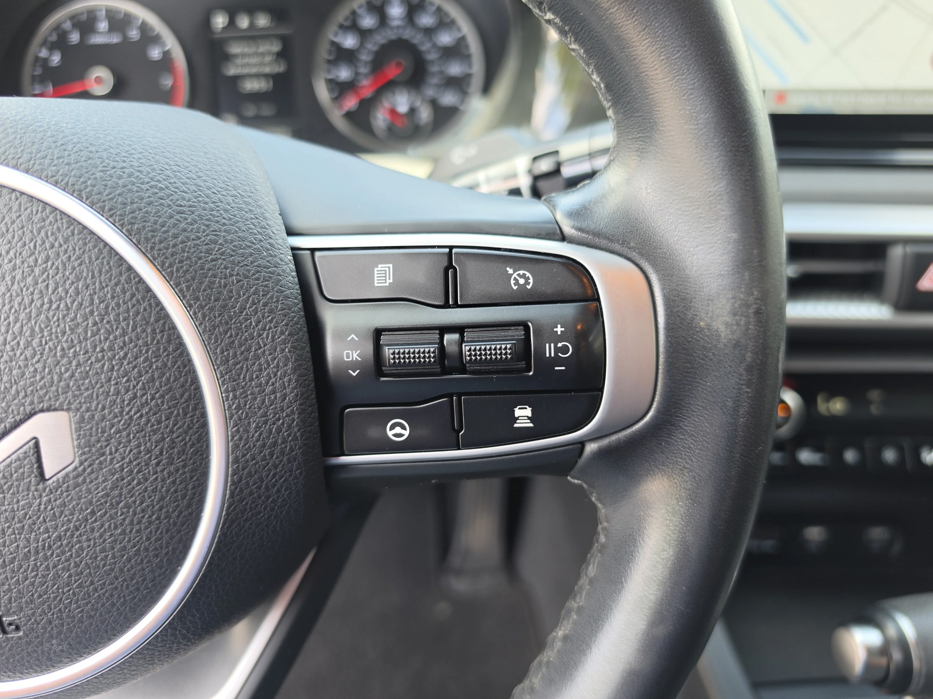 Used 2024 Glacial White Pearl Kia GT-Line image 34