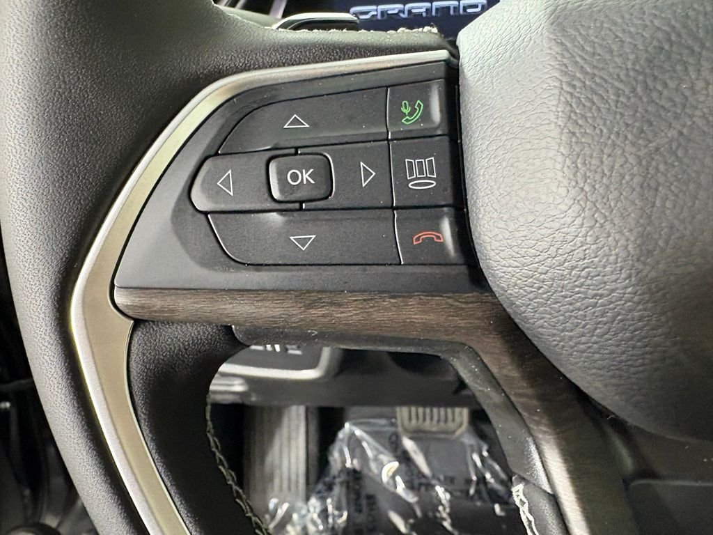 New 2026 Baltic Gray Metallic Clear-Coat Exterior Paint Jeep Altitude image 23