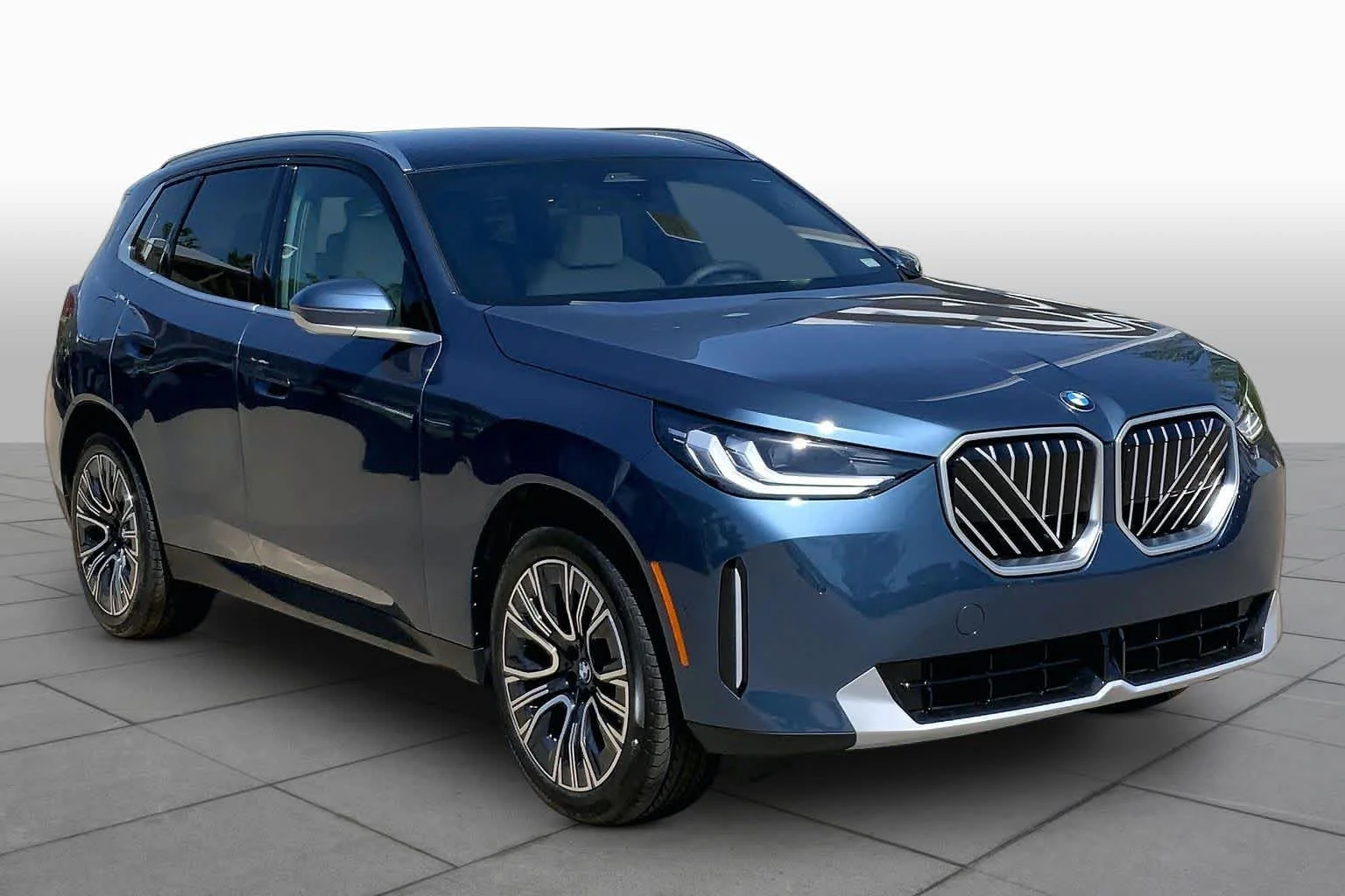 New 2026 Arctic Race Blue Metallic BMW 30 xDrive image 2