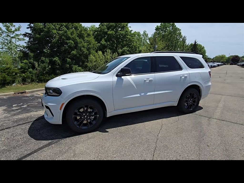 New 2026 White Knuckle Clear-Coat Exterior Paint Dodge GT Plus image 4