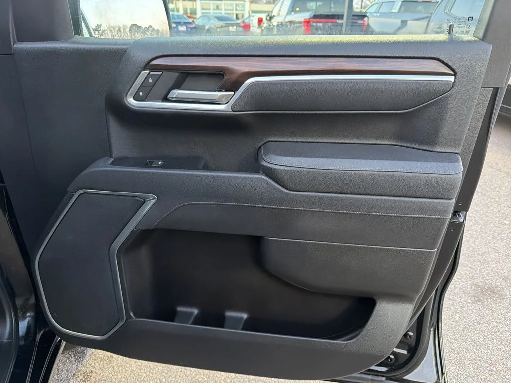 Used 2025 Black GMC SLT image 30