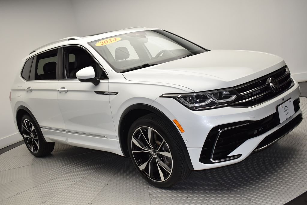 Used 2024 White Volkswagen 2.0T SEL R-Line image 3