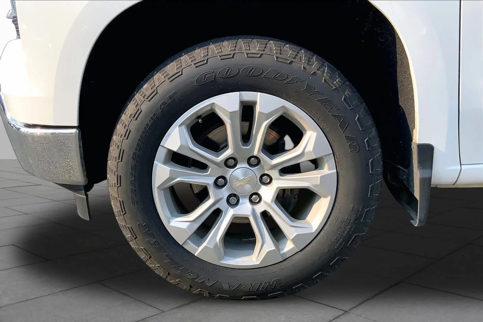 Used 2022 Summit White Chevrolet LTZ image 11