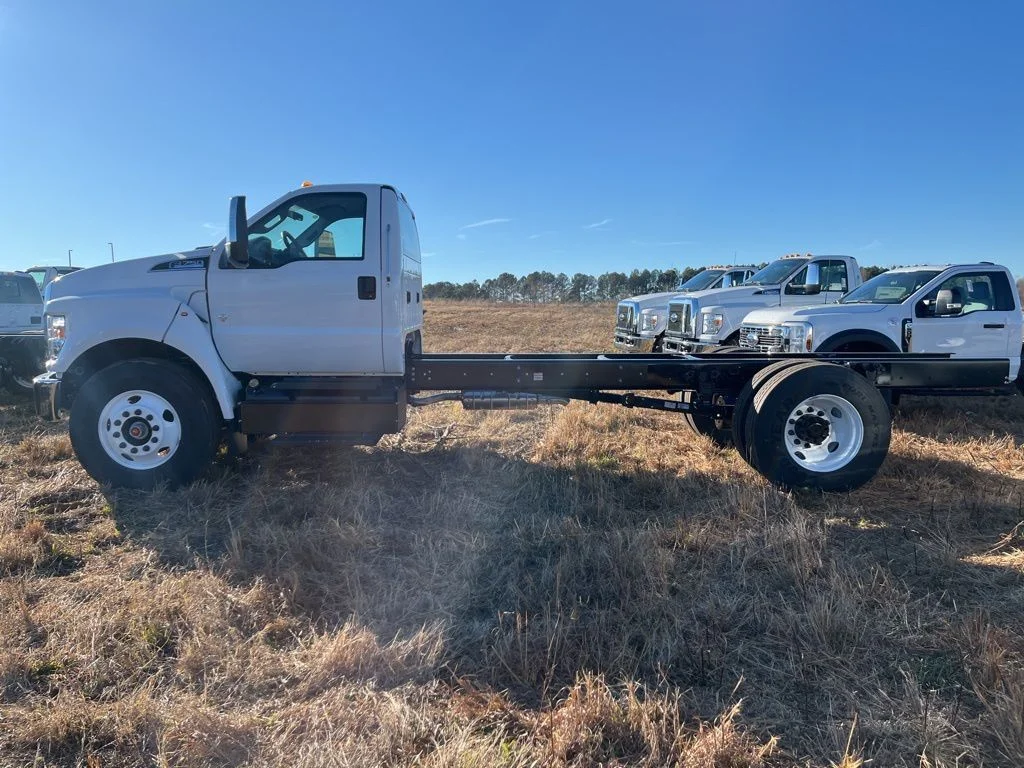 New 2025 Oxford White Ford F-750 SD Gas Straight Frame image 8