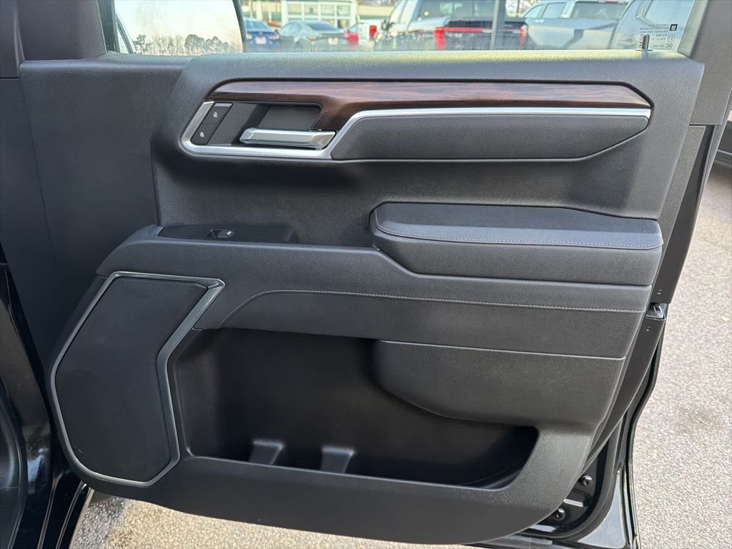 Used 2025 Black GMC SLT image 30