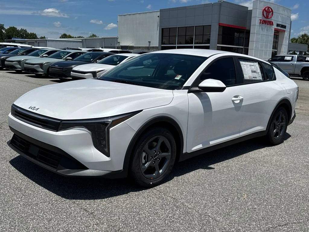 New 2026 Snow White Pearl Kia LXS image 7