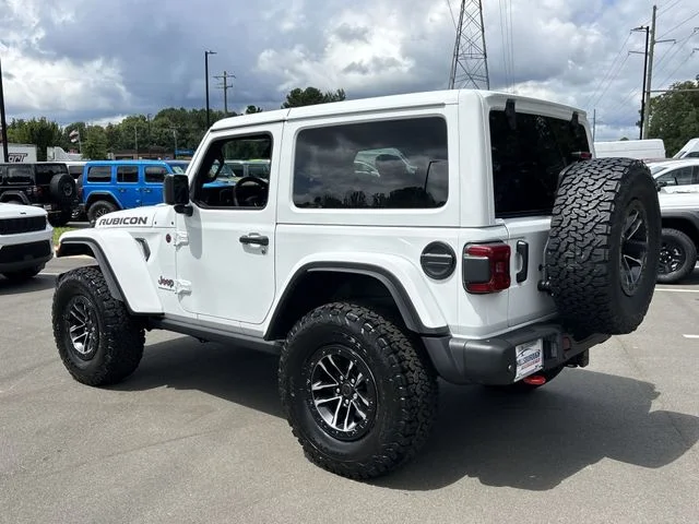New 2025 Bright White Clear-Coat Exterior Paint Jeep Rubicon X image 11