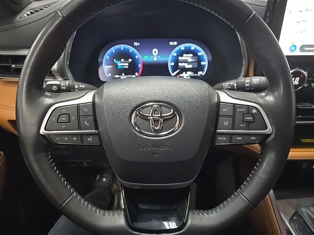 Used 2023 Black Toyota Platinum image 19