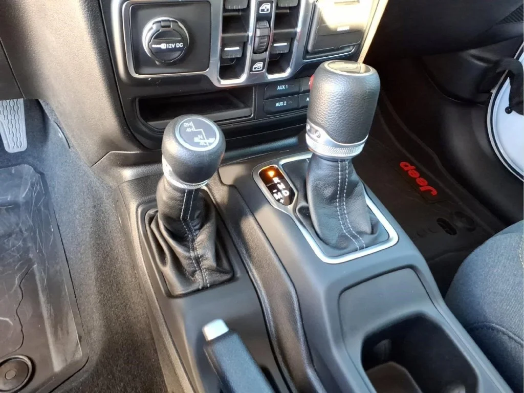 Used 2025 White Jeep Sport S image 26