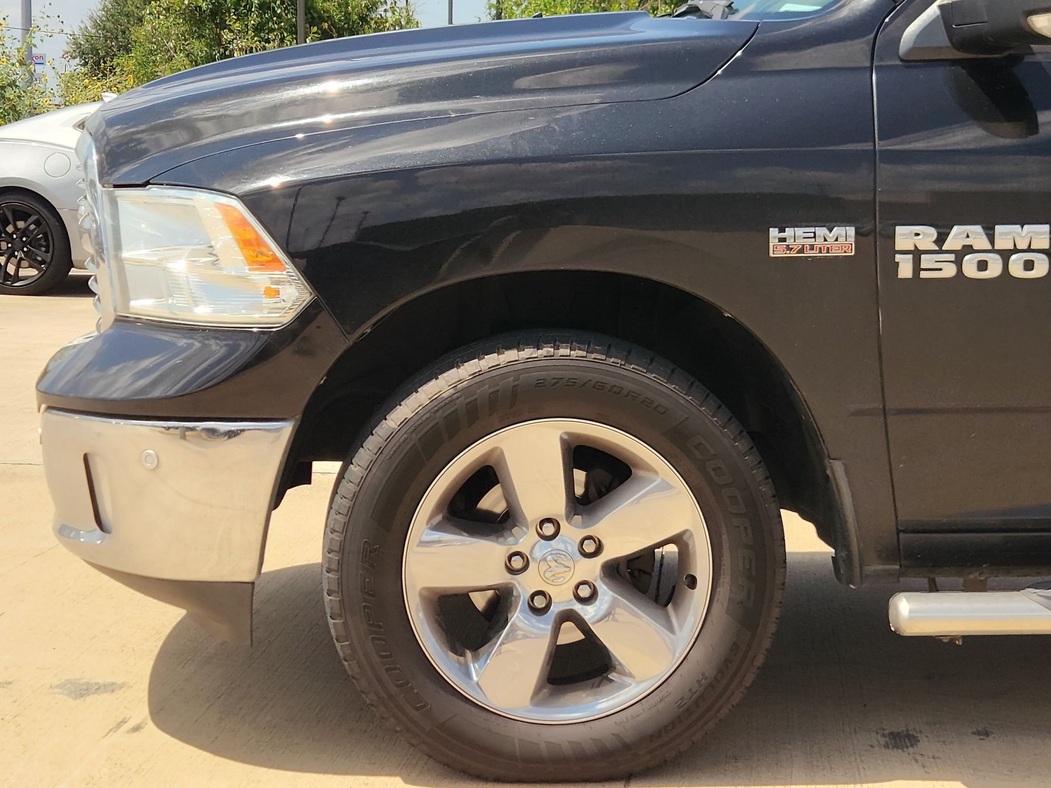 Used 2017 Brilliant Black Crystal Pearlcoat Ram Big Horn image 9