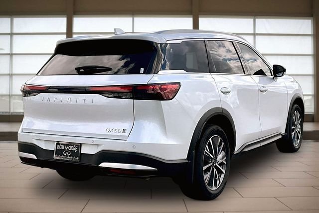 New 2027 RADIANT WHITE INFINITI LUXE image 2