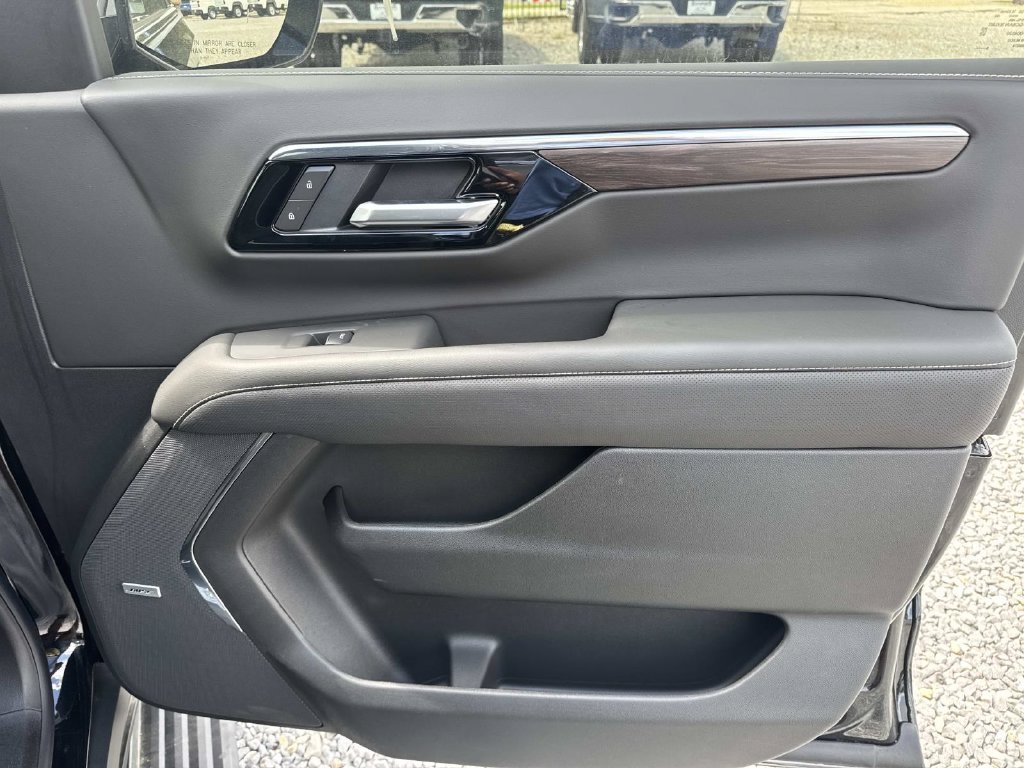 2026 Chevrolet Suburban Premier - Photo 15