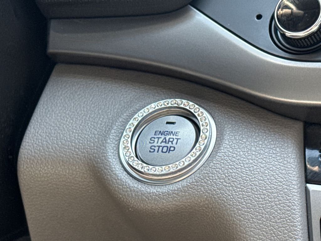 Used 2017 Silver Hyundai SE image 26