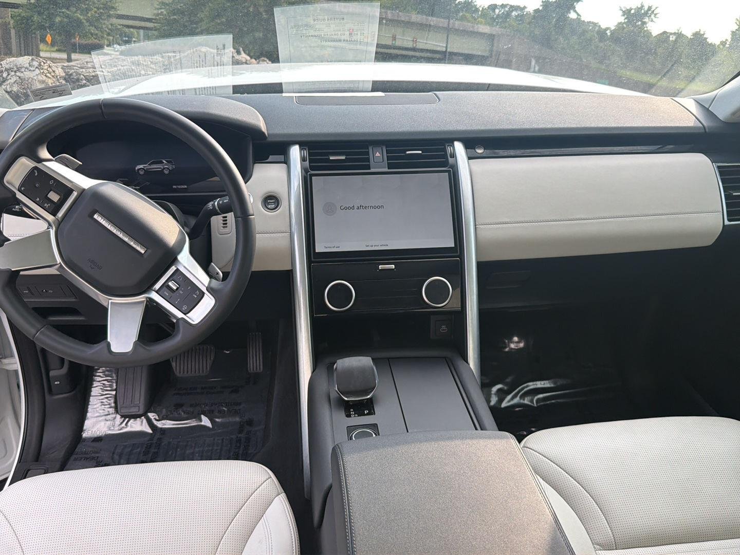 Used 2025  Land Rover S image 7