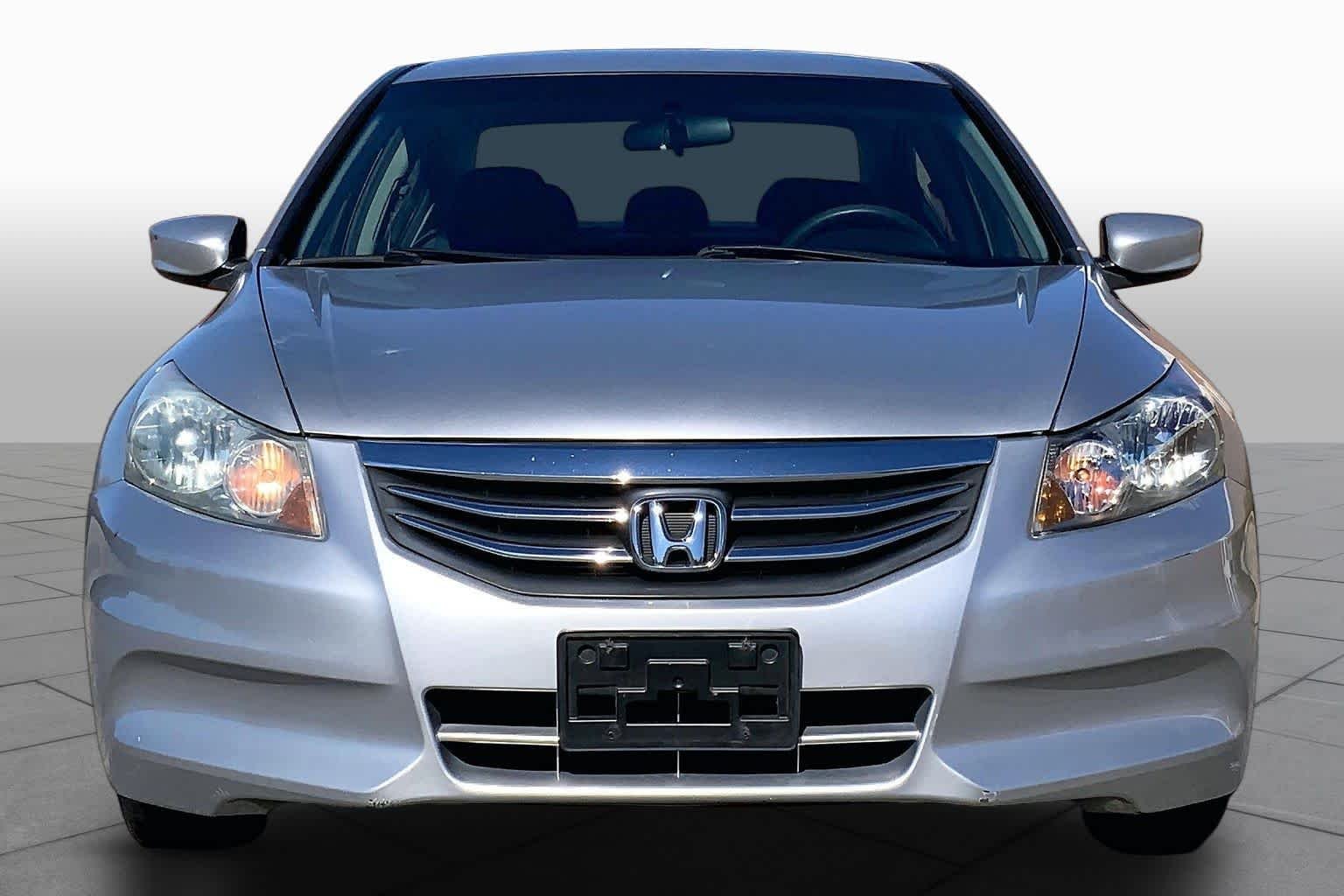Used 2011 Alabaster Silver Metallic Honda LX-P image 3