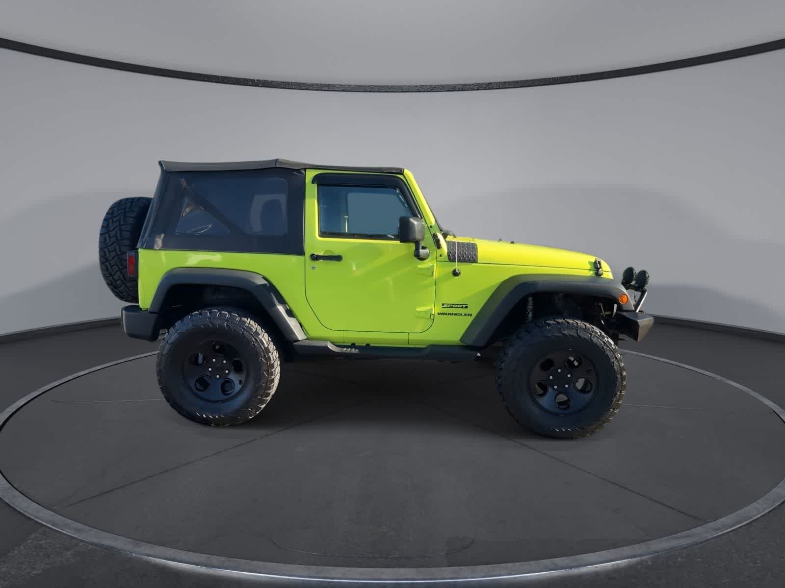 Used 2016 Hypergreen Clearcoat Jeep Sport image 9