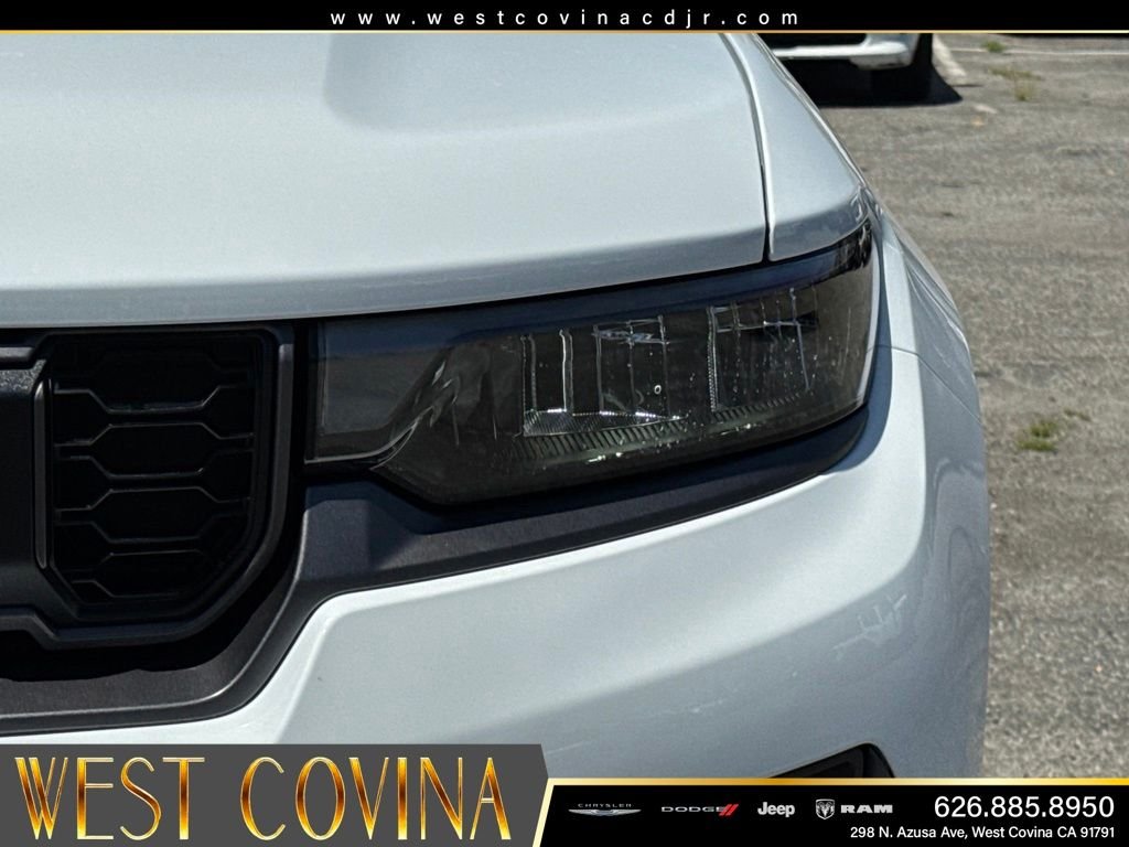 New 2026 Bright White Clear-Coat Exterior Paint Jeep Altitude image 13