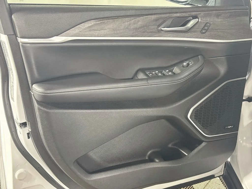 Used 2024 White Jeep 4xe image 10