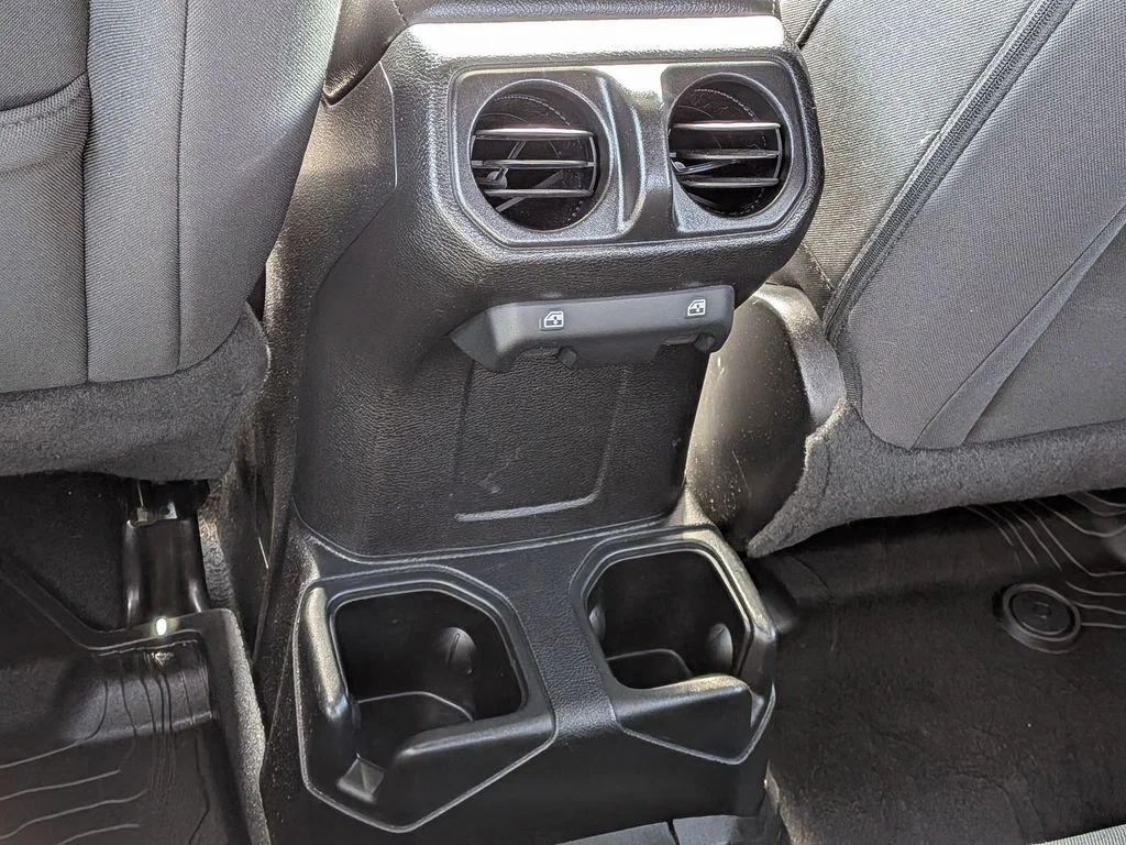 Used 2020 Billet Silver Metallic Clearcoat Jeep Sport S image 18