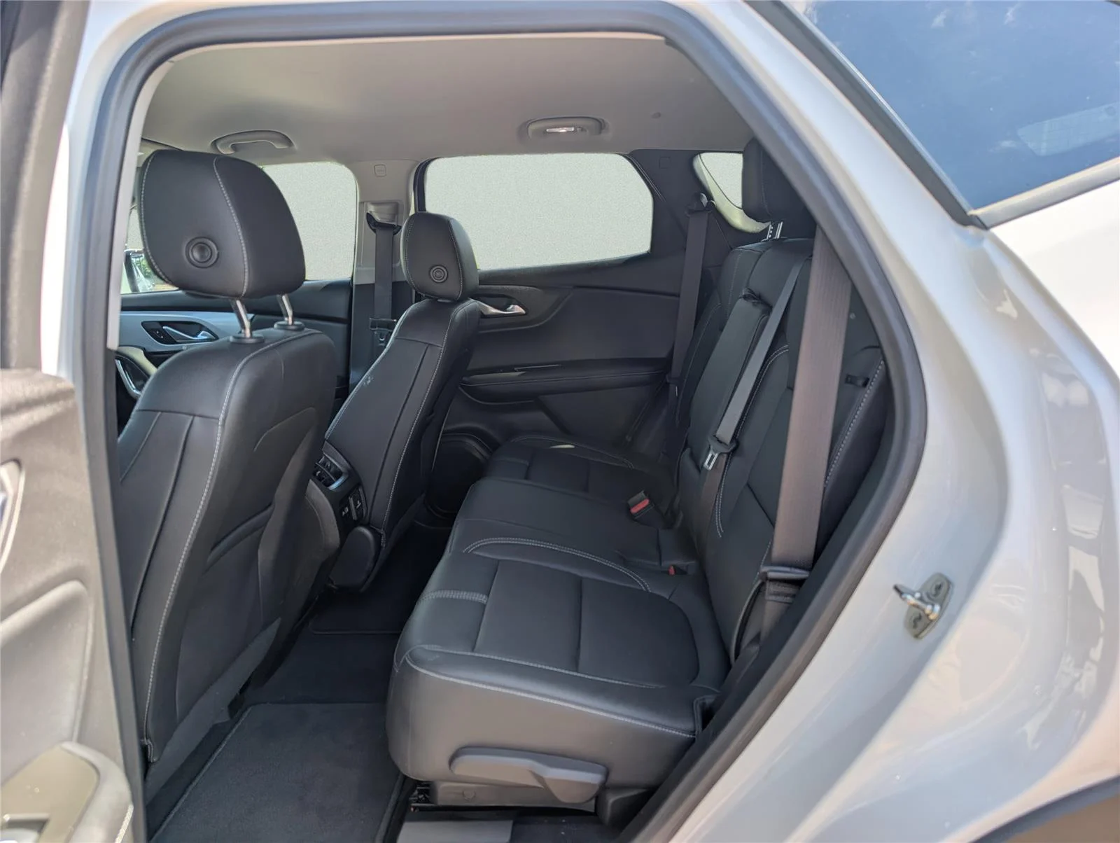 Used 2024 Summit White Chevrolet 3LT image 34