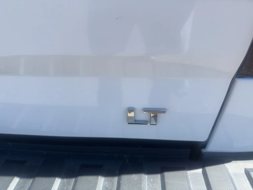 Used 2018 SUMMIT WHITE Chevrolet LT image 9
