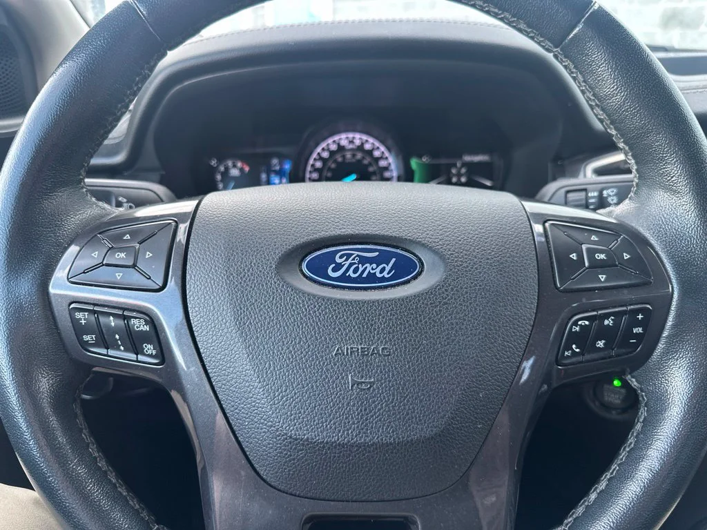 Used 2020 Silver Ford Lariat image 27