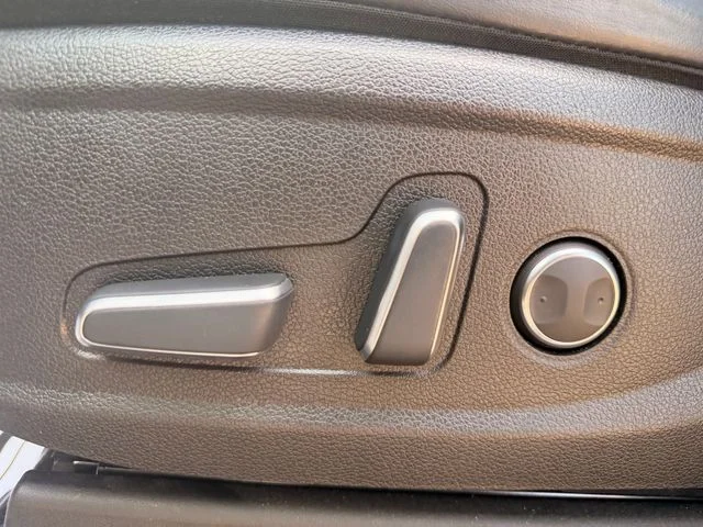 Used 2023 White Hyundai SEL image 12