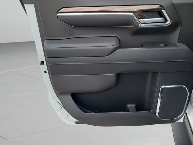 New 2026 Summit White Chevrolet LT Trail Boss image 15