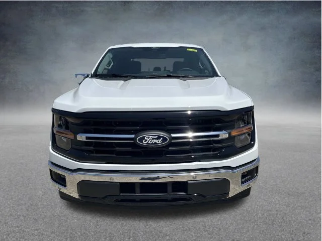 New 2026 Oxford White Ford XLT image 2