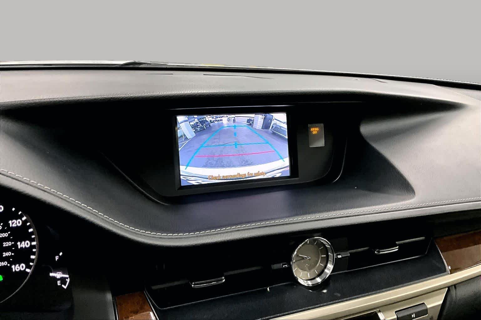 Used 2014 Silver Lining Metallic Lexus  image 26