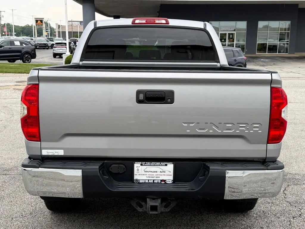Used 2018 Silver Toyota SR5 image 7