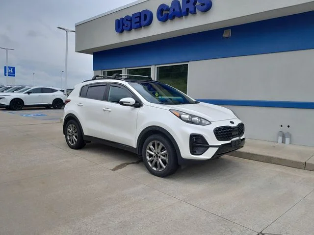 Used 2022 White Kia Nightfall image 2