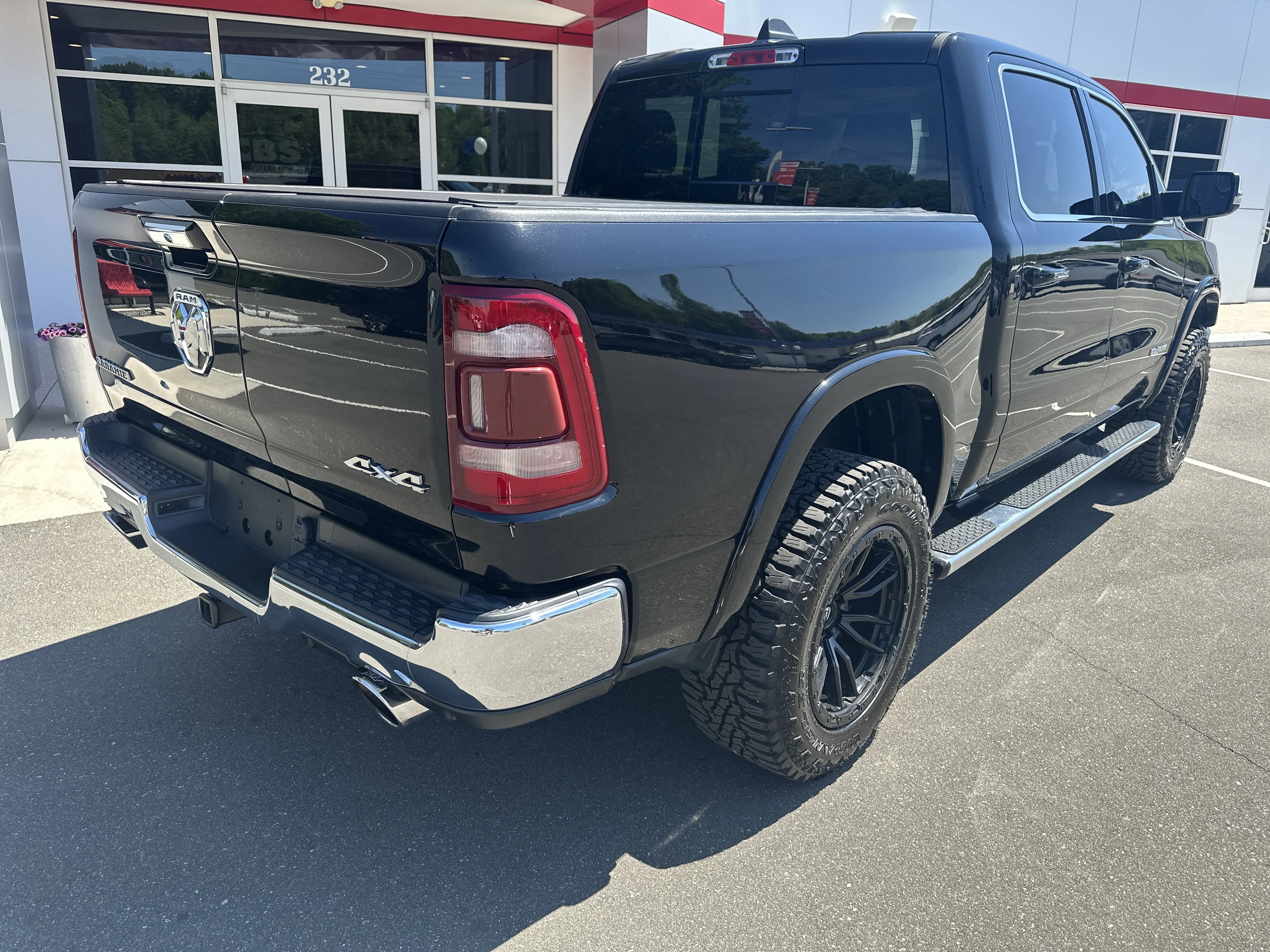 Used 2020 Diamond Black Crystal Pearlcoat Ram Laramie image 26