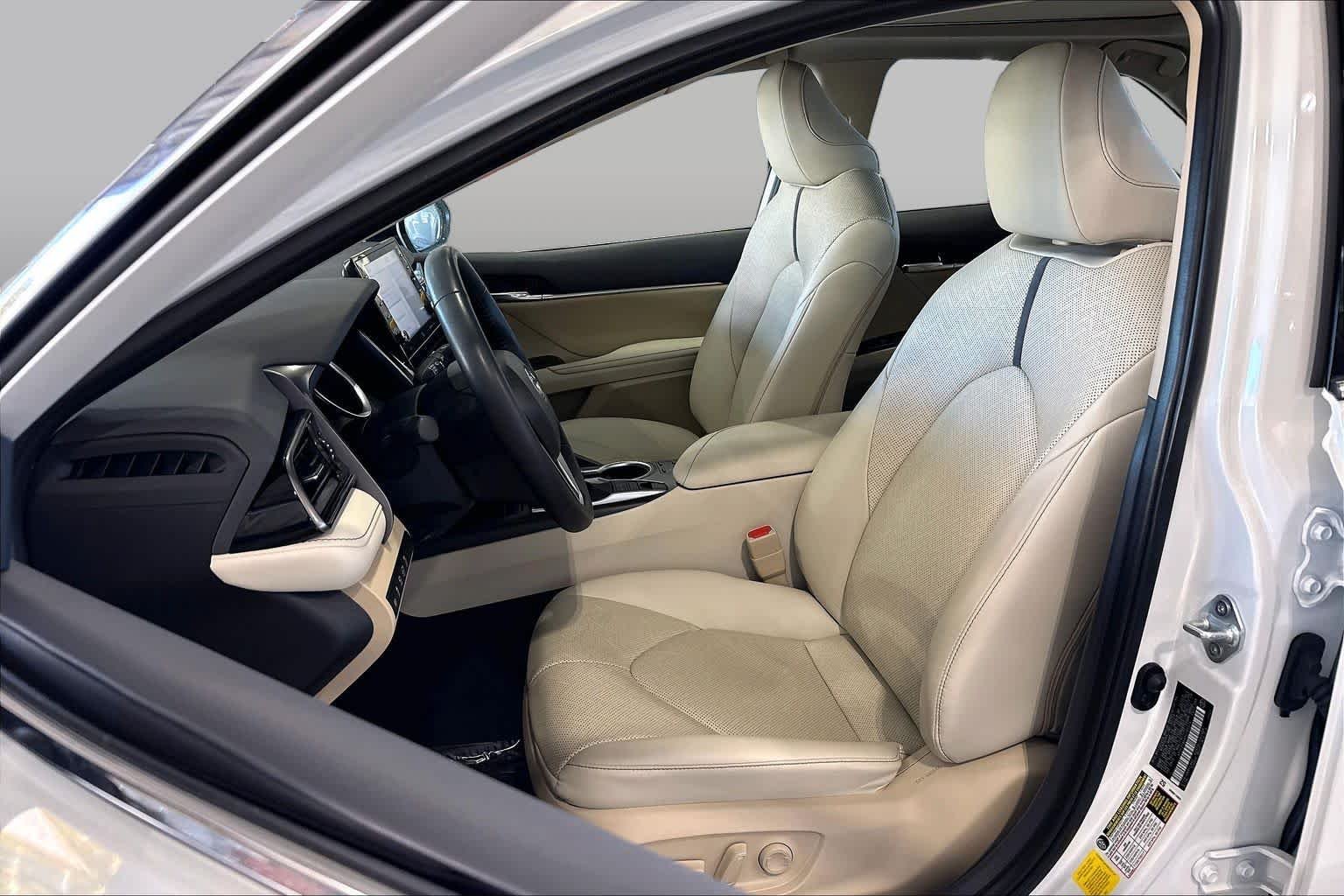 Used 2023 Wind Chill Pearl Toyota XLE V6 image 8