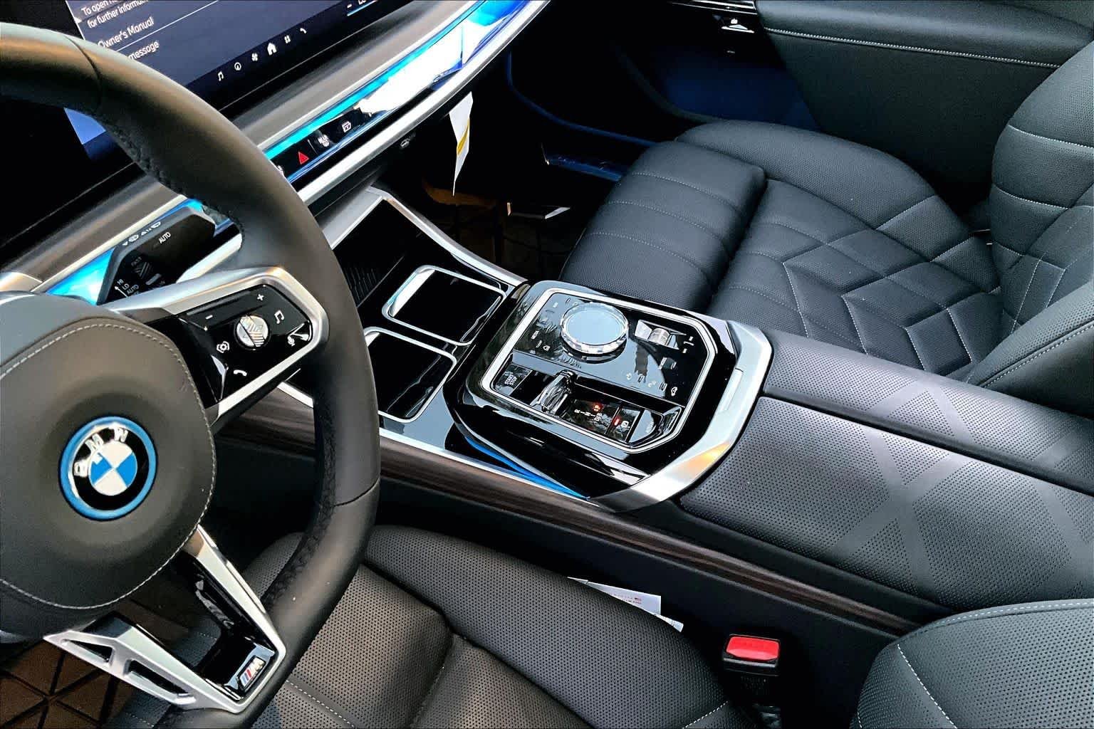 2025 BMW i7 60 - Photo 15
