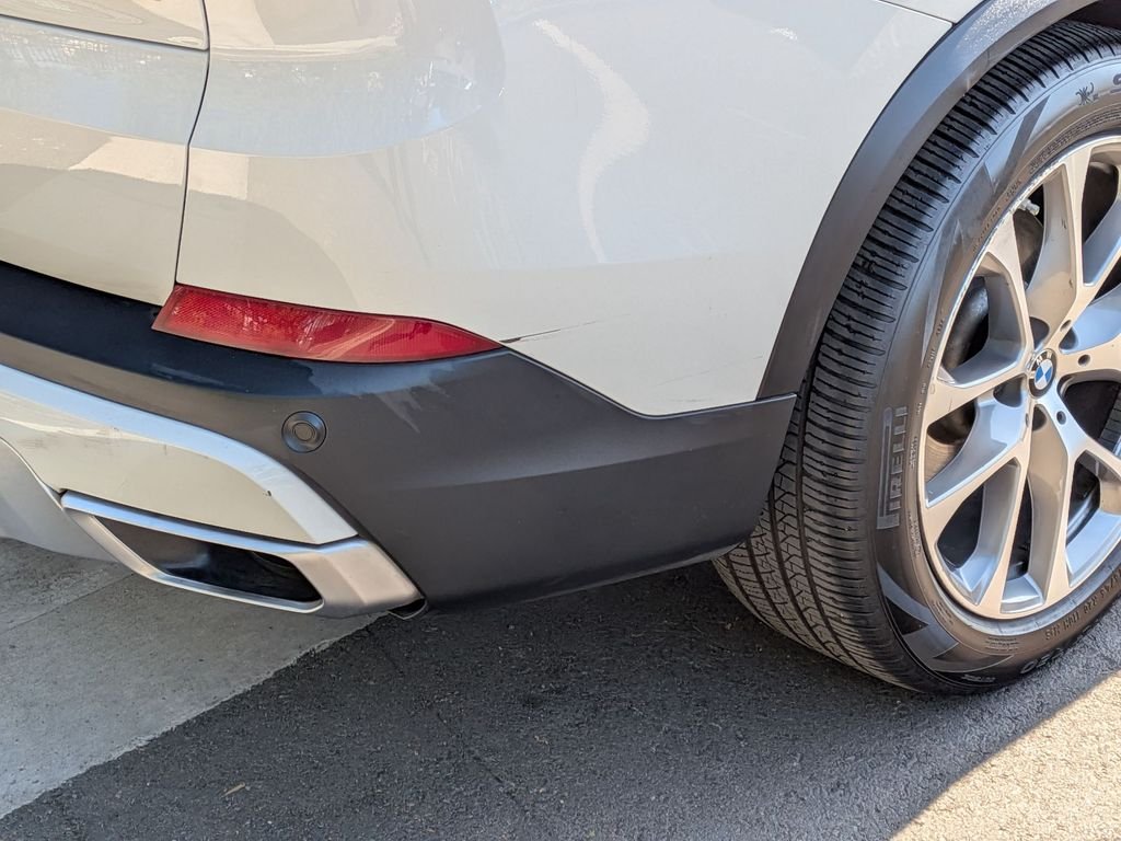 Used 2019 White BMW xDrive40i image 27