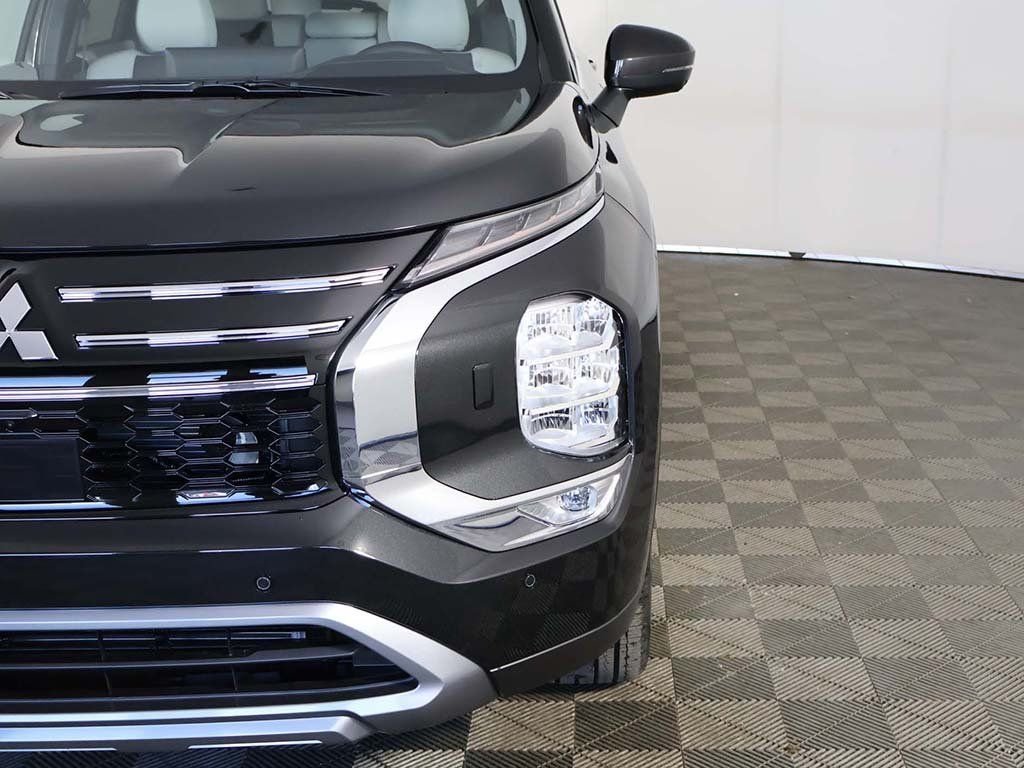 2025 Mitsubishi Outlander SE - Photo 16