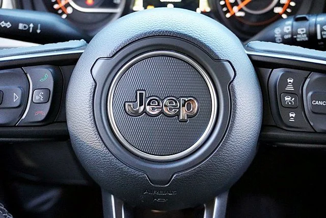 New 2026 Granite Crystal Metallic Clear-Coat Exterior Paint Jeep Sport S image 40