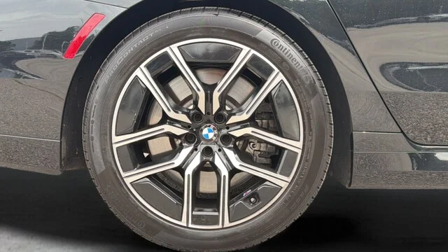 Used 2025 Black Sapphire Metallic BMW 760i xDrive image 63