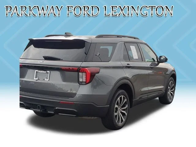 Used 2025 Gray Ford ST-Line image 5