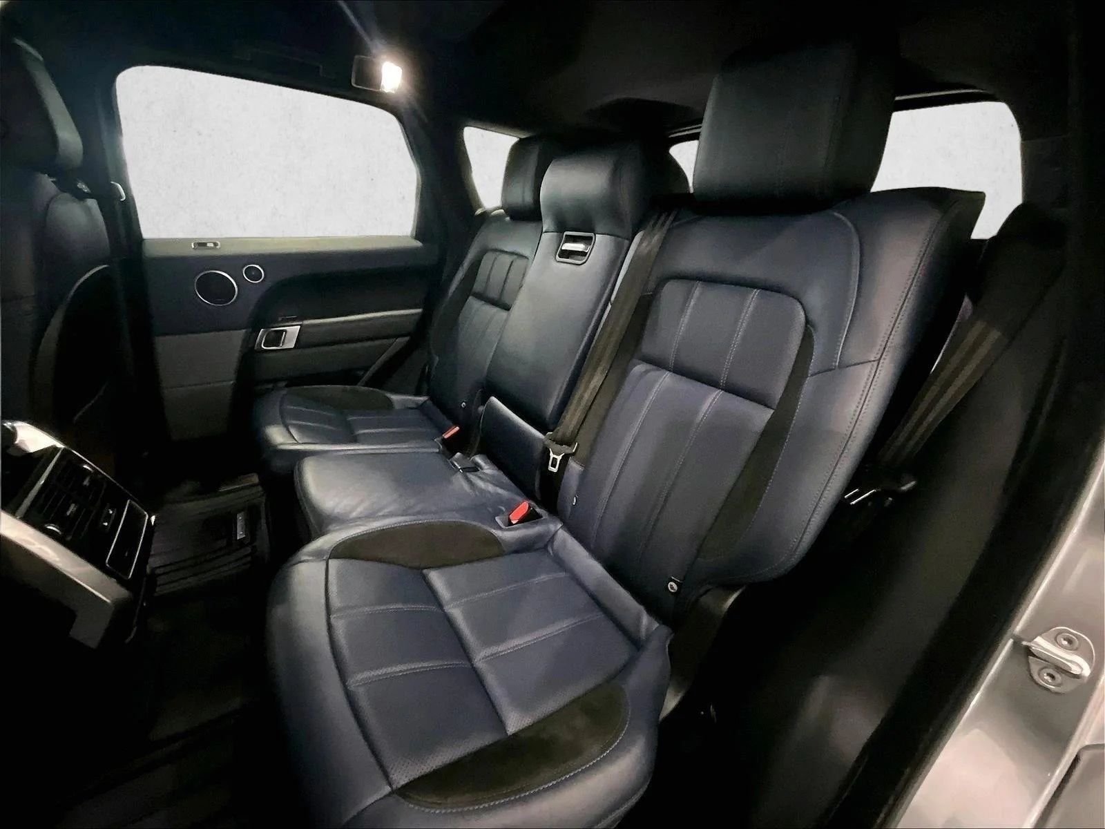 Used 2020 Eiger Grey Metallic Land Rover HSE Dynamic image 28