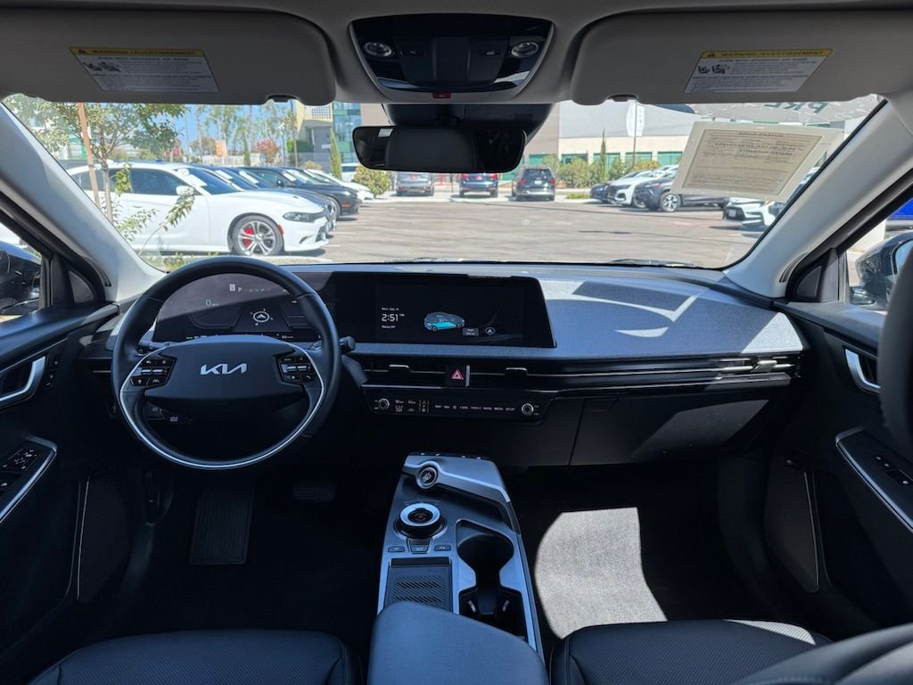 Used 2023 Steel Gray Kia Wind image 12