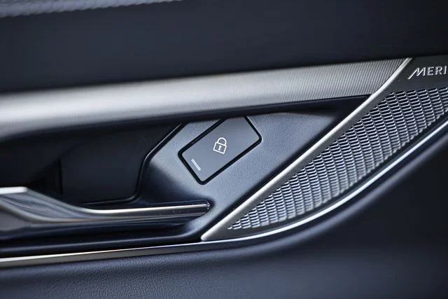 New 2024 Gray Jaguar R-Dynamic SE image 31