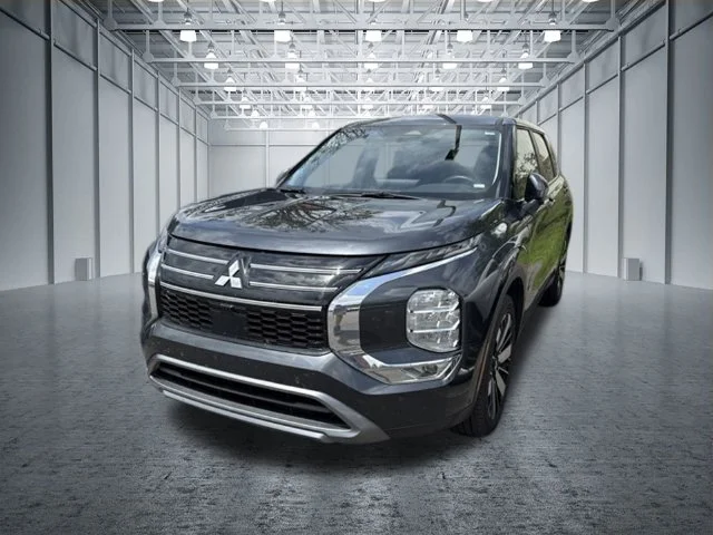Used 2025  Mitsubishi SE image 5