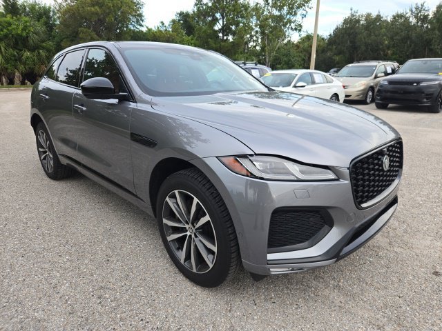 Used 2026 Eiger Grey Metallic Jaguar R-Dynamic S image 7