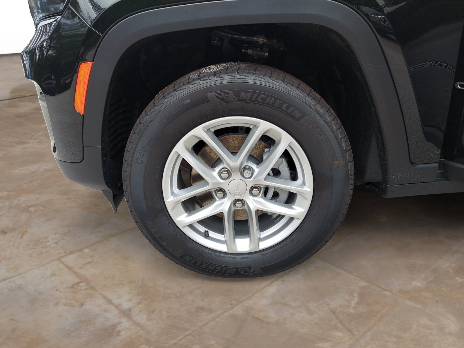 New 2026 Diamond Black Crystal Pearlcoat Jeep Laredo image 27