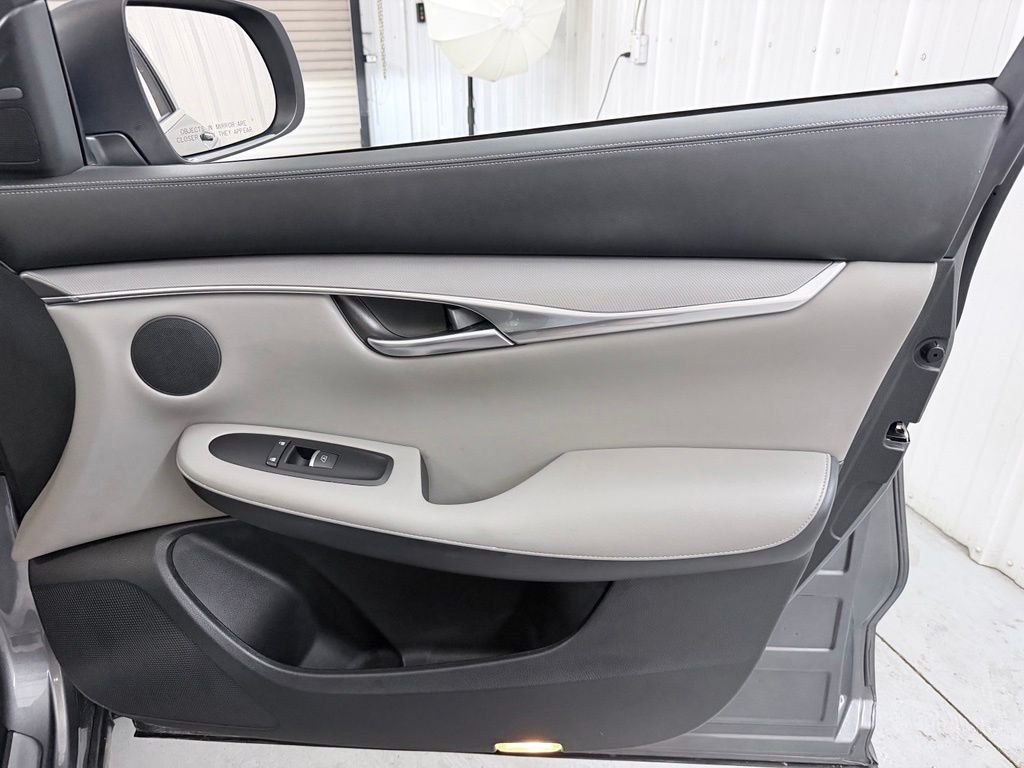 Used 2023 Gray INFINITI LUXE image 41